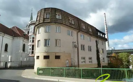 Prodej obchodních prostor 2 000 m²