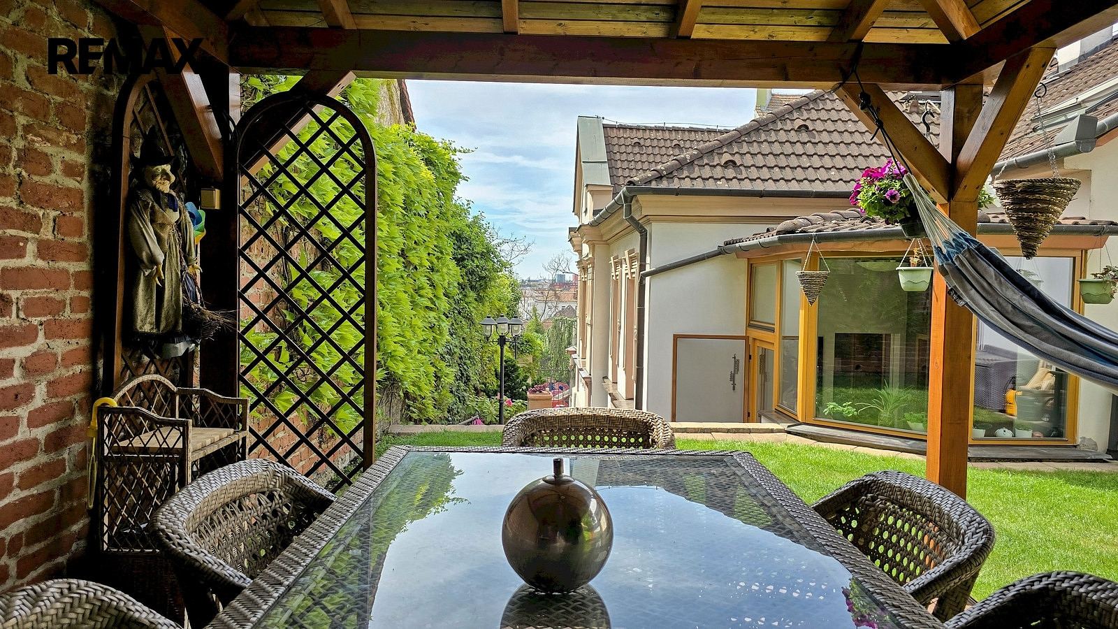 Prodej domu 223 m² s pozemkem 433 m² — photo 2