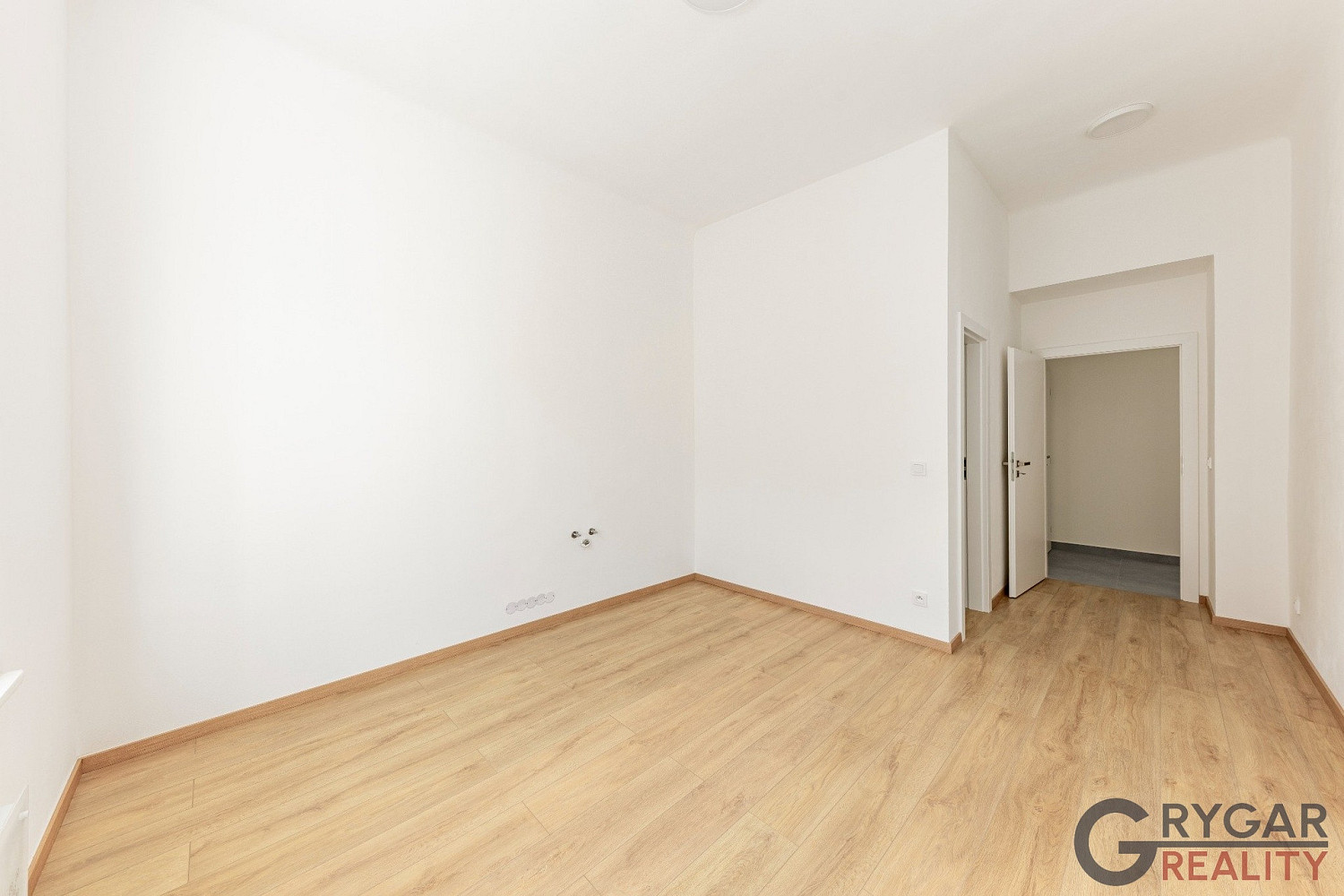 Prodej bytu 1+1 55 m² – fotografie 3