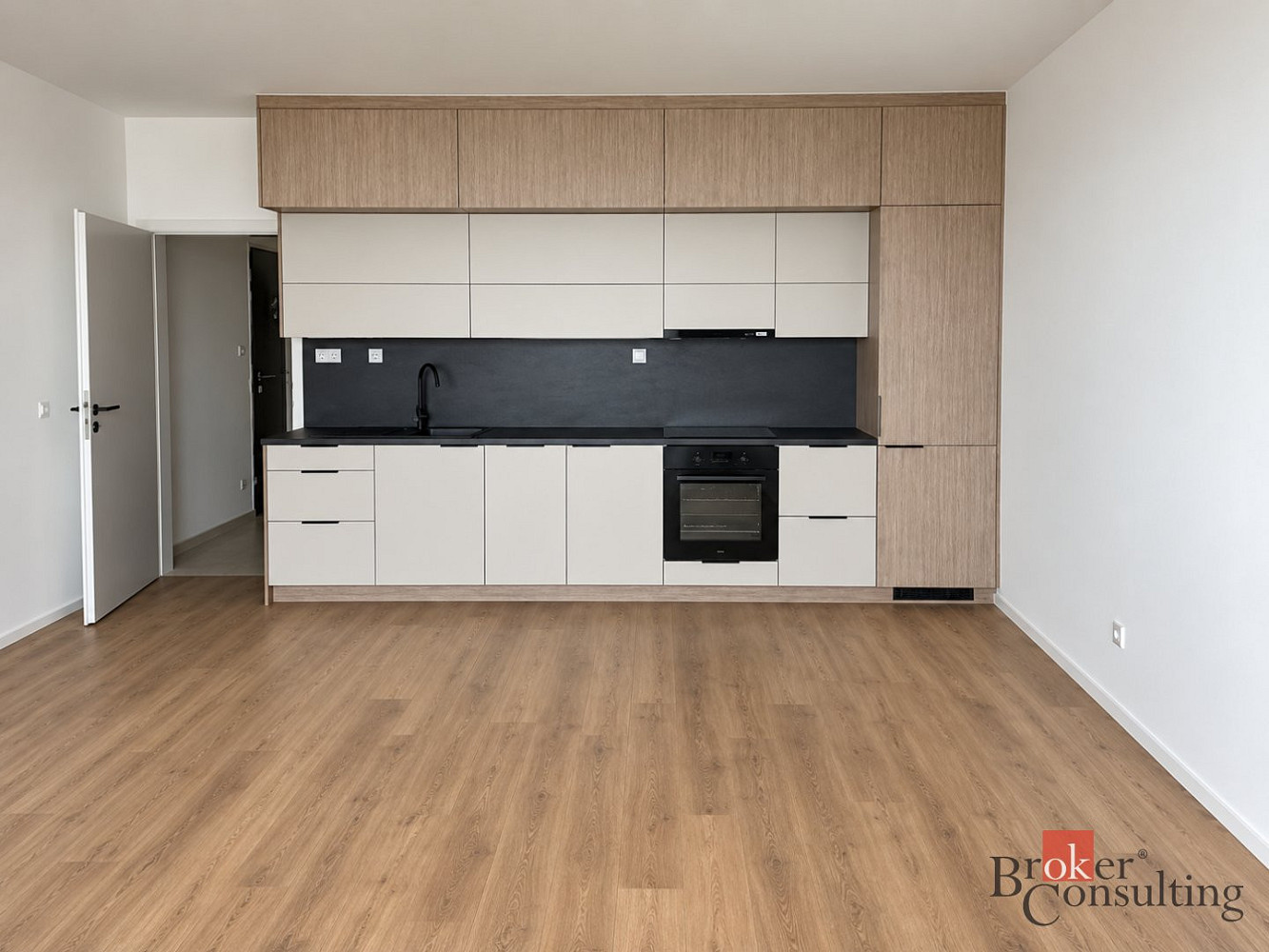Pronájem bytu 2+kk 63 m² – fotografie 2