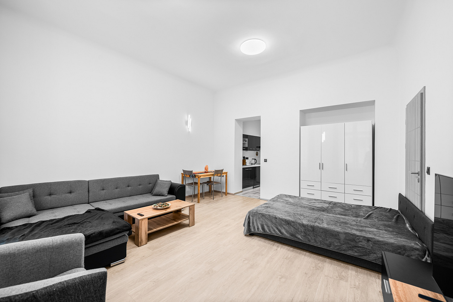 Pronájem bytu 1+kk 40 m² – fotografie 2