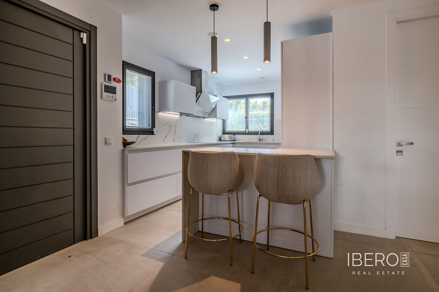 Prodej domu 372 m² s pozemkem 387 m² — photo 2