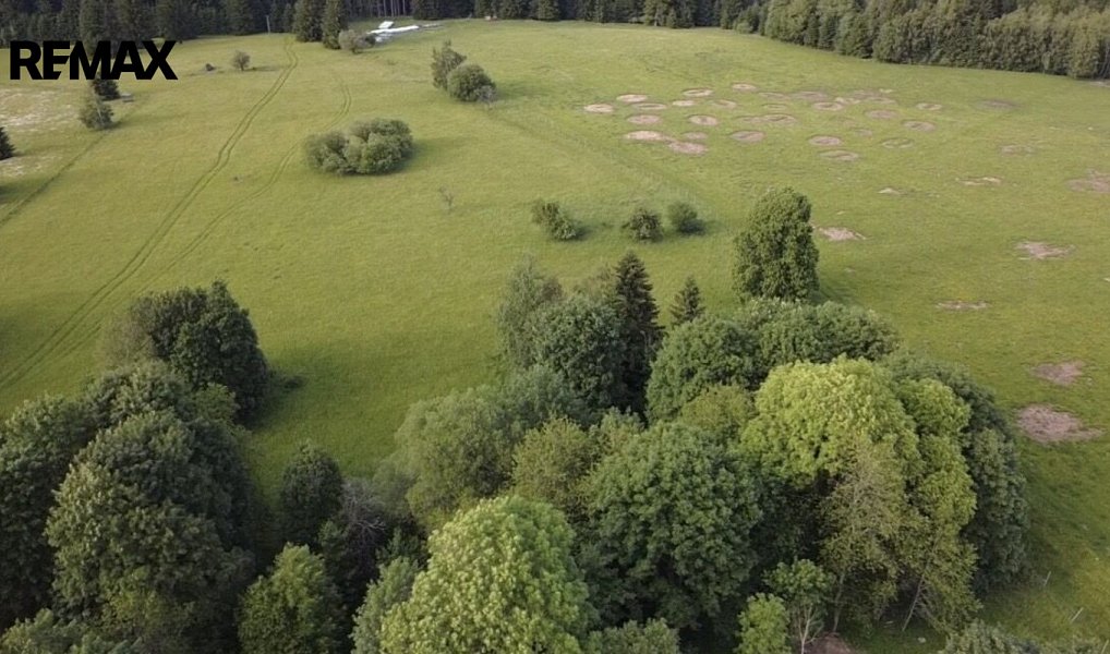 Prodej stavebního pozemku 2 281 m², Lesná – náhled fotky 4