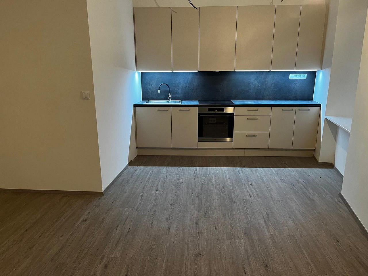 Pronájem bytu 2+kk 56 m² – fotografie 4