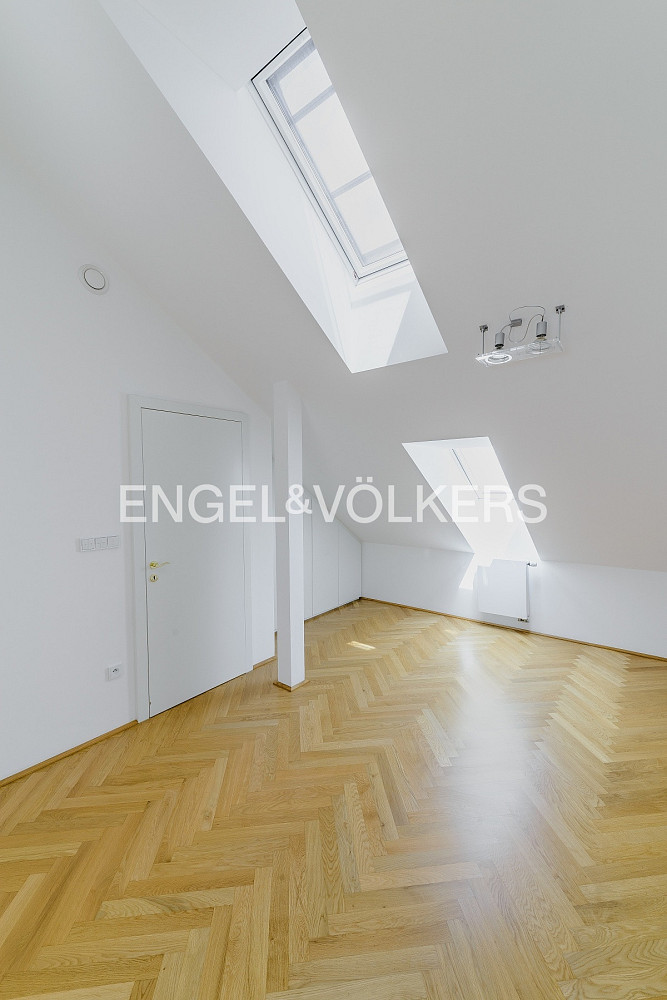 Pronájem bytu 4+kk 168 m² – fotografie 4