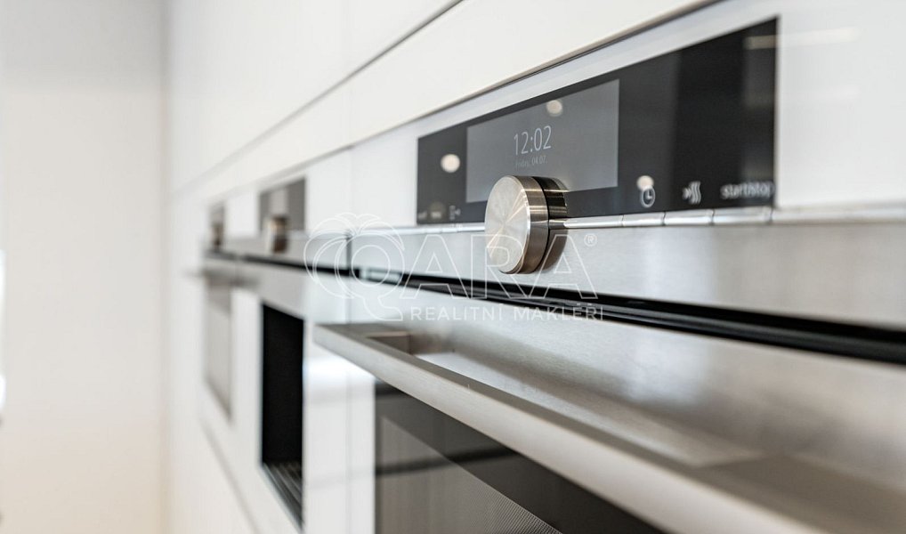Pronájem bytu 3+kk 186 m², Praha – náhled fotky 9