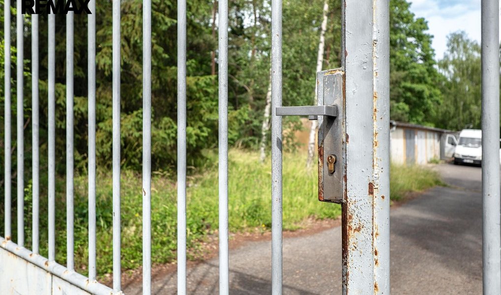 Prodej garáže 16 m2 v uzamykatelném areálu Praha 9, s elektřinou a vodou, Praha – náhled fotky 8