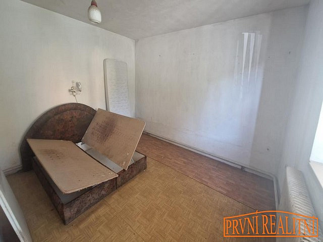 Prodej domu 100 m² s pozemkem 877 m² – fotografie 2