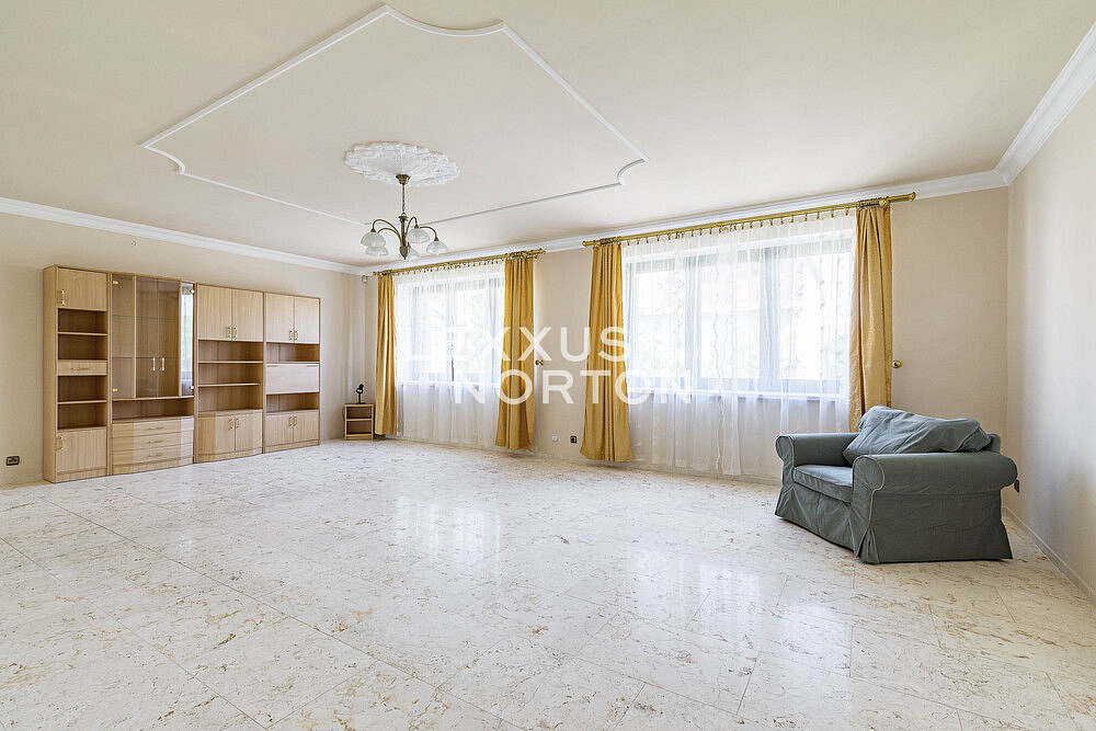 Pronájem domu 480 m² s pozemkem 483 m²