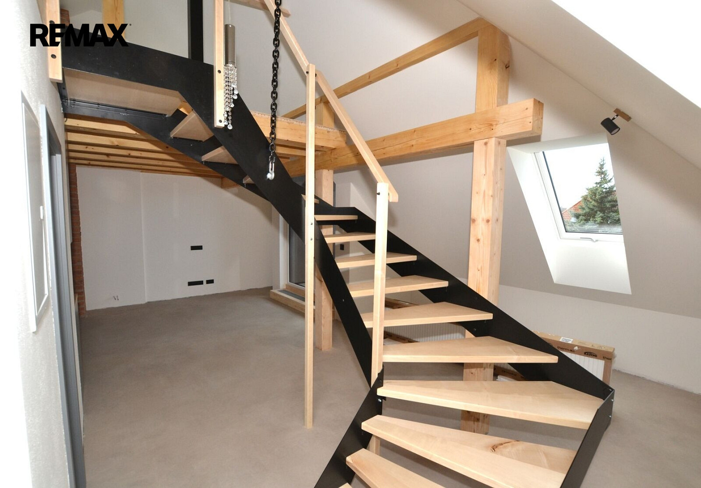 Pronájem bytu atypického 73 m² – fotografie 3
