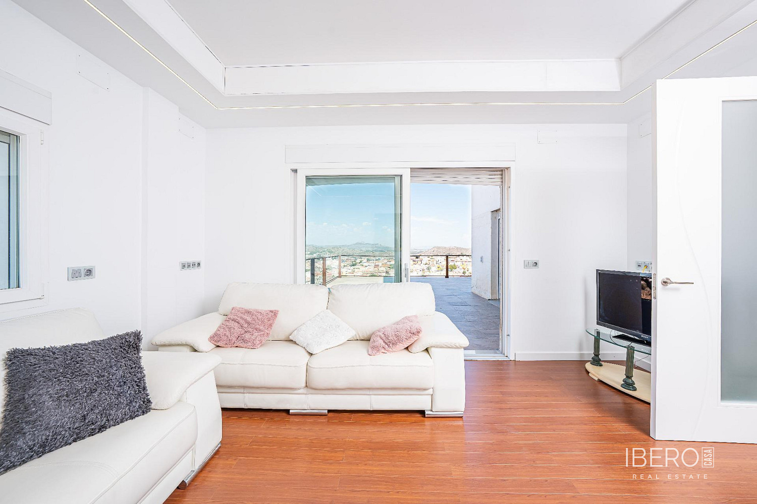 Prodej domu 435 m² s pozemkem 10 000 m²
