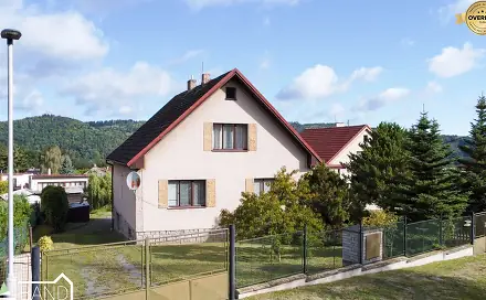 Prodej domu 270 m² s pozemkem 661 m², Sázava, okres Benešov