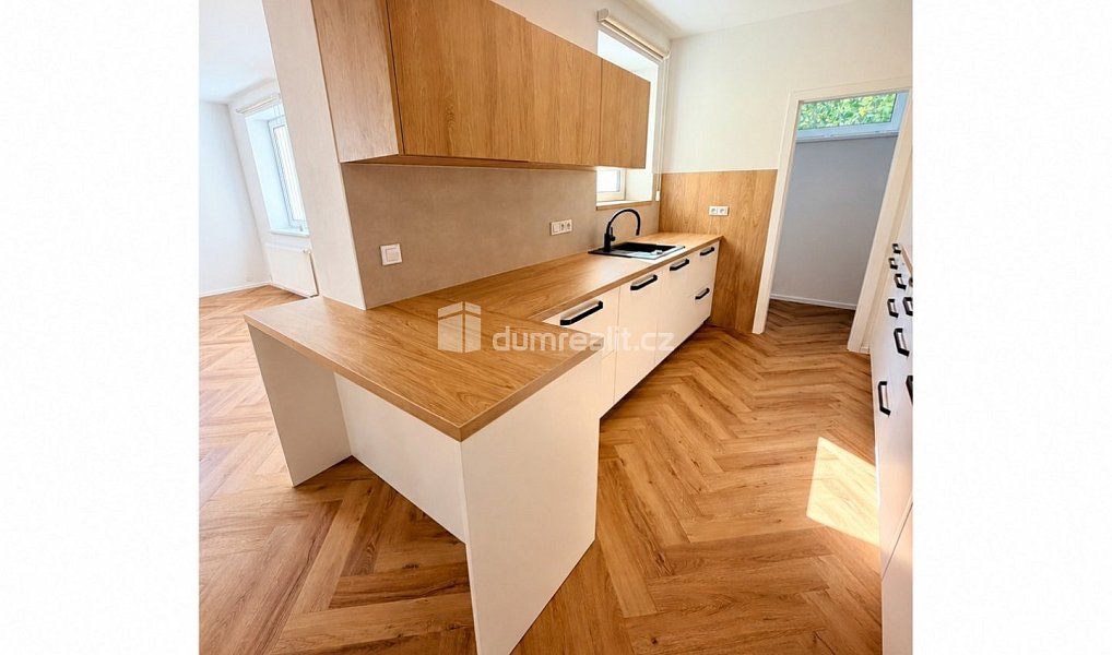 Prodej domu 247 m² s pozemkem 1 024 m², Lukov – náhled fotky 7