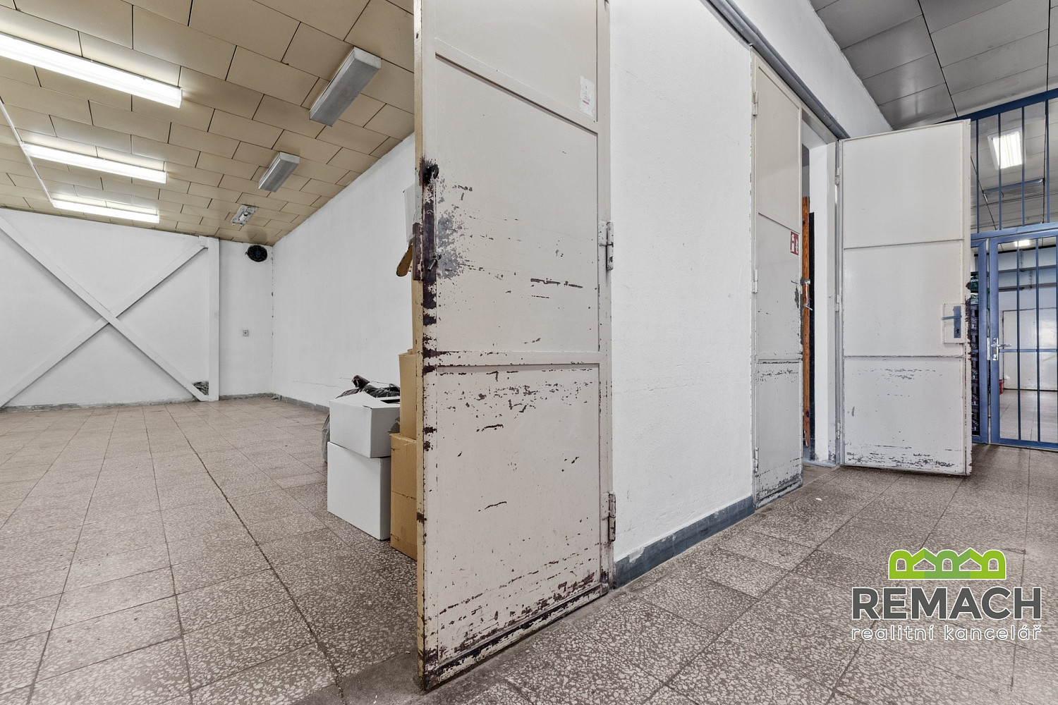 Pronájem obchodních prostor 40 m² – fotografie 2