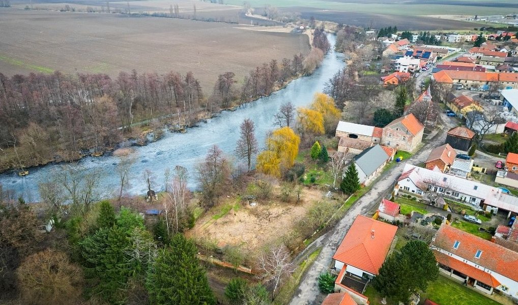 Prodej stavebního pozemku 1 755 m², Hostín u Vojkovic – náhled fotky 3