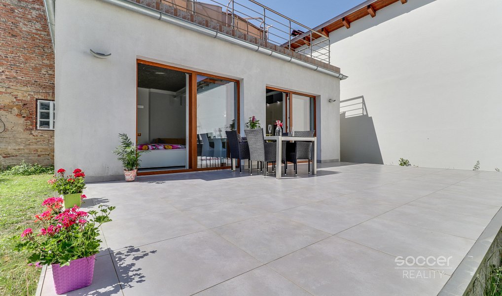Pronájem bytu 1+kk 65 m², Vojkovice – náhled fotky 2