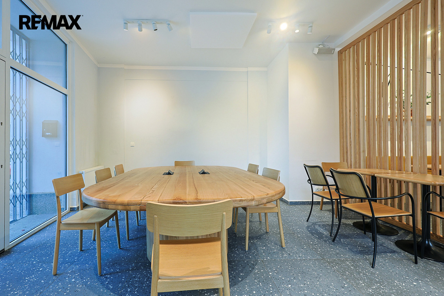 Pronájem obchodních prostor 210 m² — photo 4