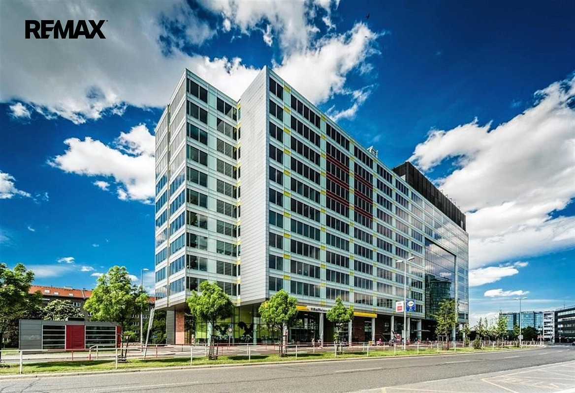 Pronájem kanceláře 733 m², Praha