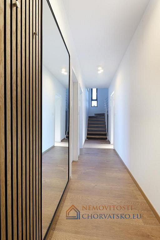 Prodej bytu 6+kk 135 m² - Widok 6