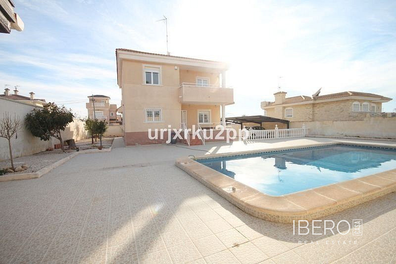 Prodej domu 210 m² s pozemkem 816 m² — photo 2