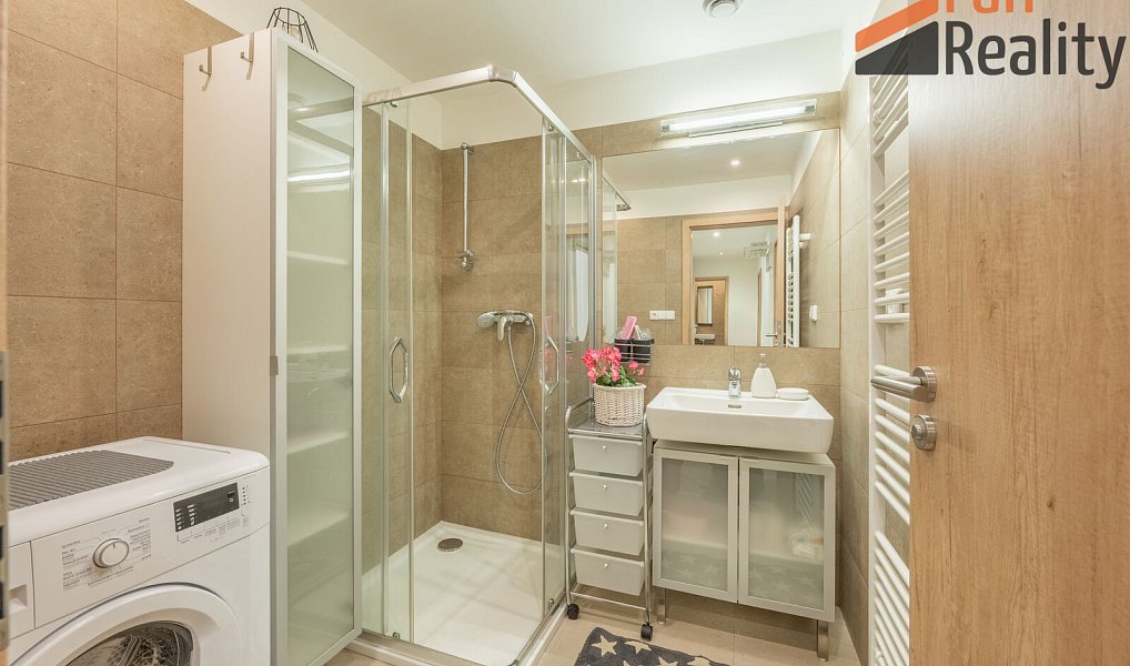 Prodej bytu 2+kk 200 m², Jesenice – náhled fotky 5