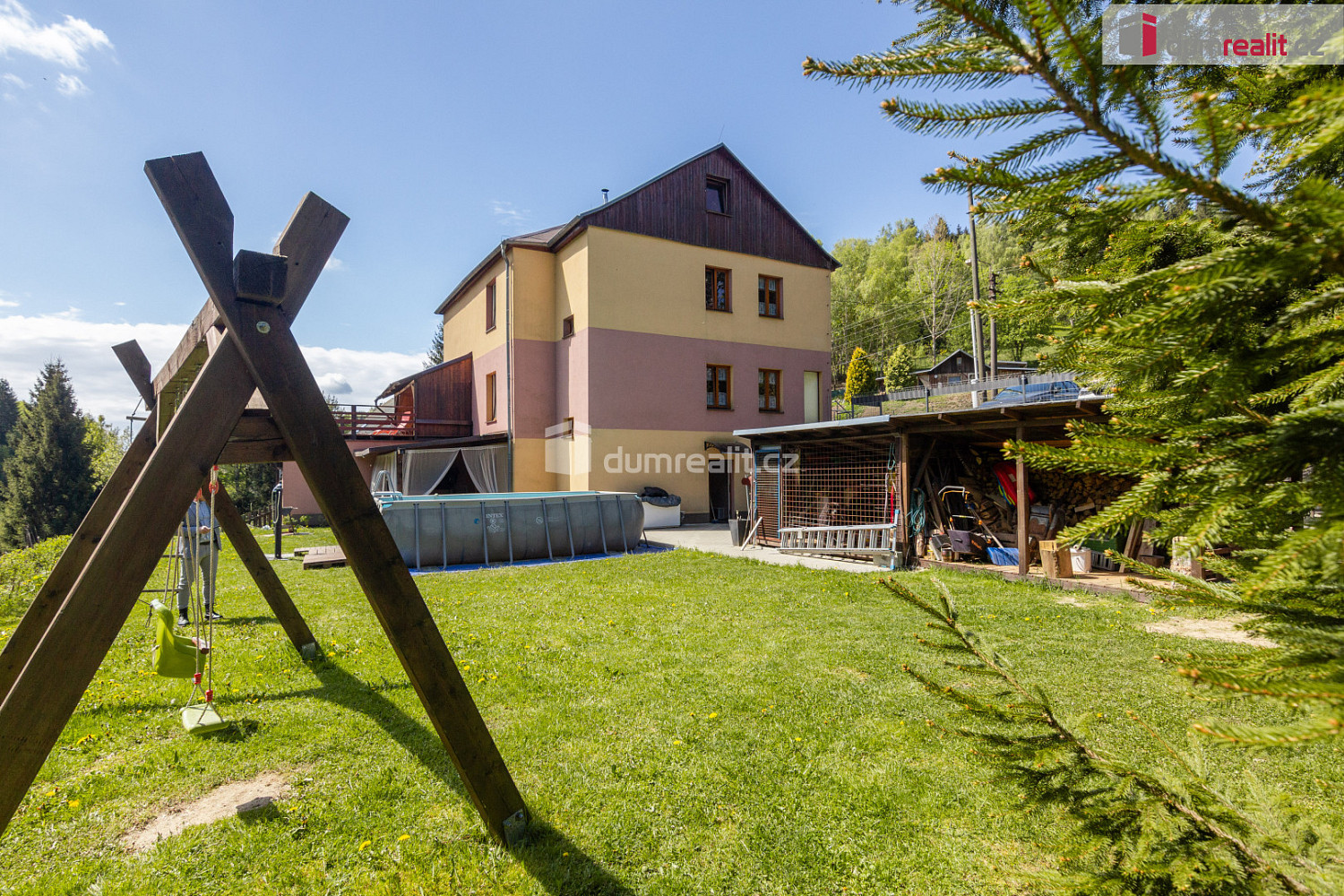 Prodej domu 300 m² s pozemkem 1 746 m²