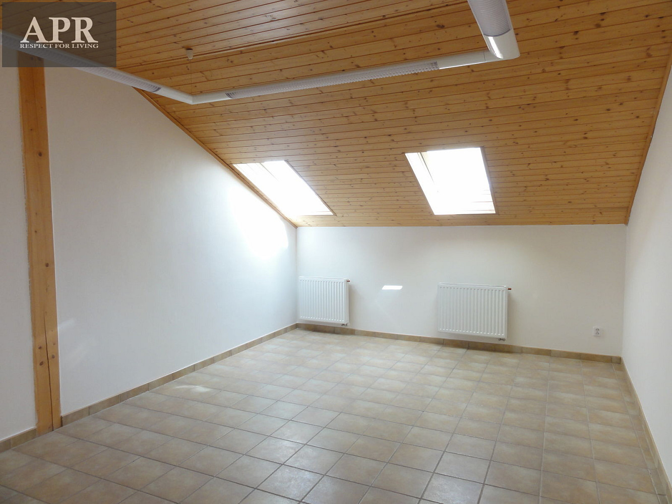 Pronájem kanceláře 44 m² — photo 2