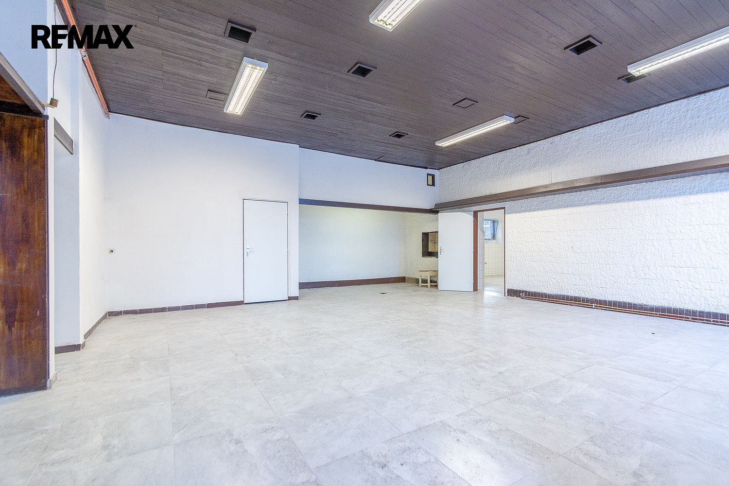 Pronájem obchodních prostor 356 m² – fotografie 4