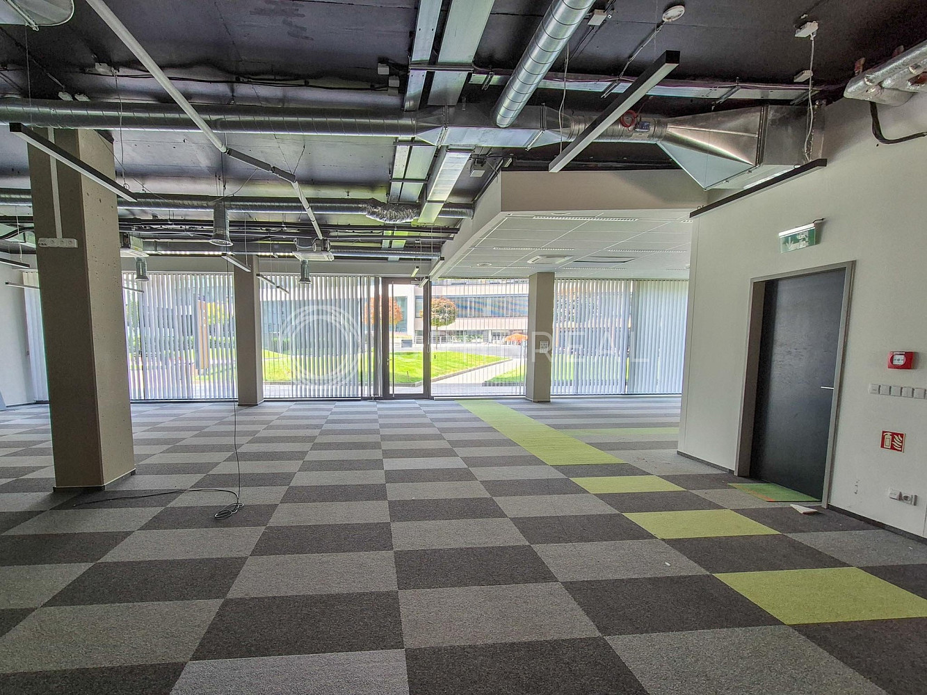 Pronájem kanceláře 400 m² — photo 4
