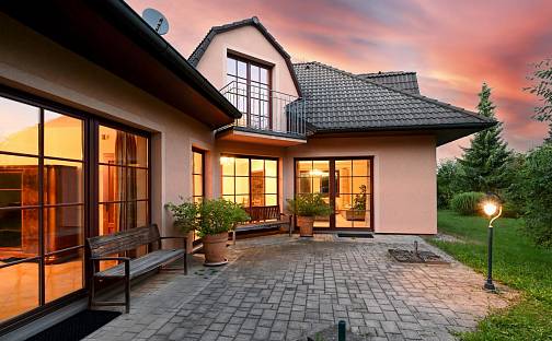 Pronájem domu 320 m² s pozemkem 1 269 m²