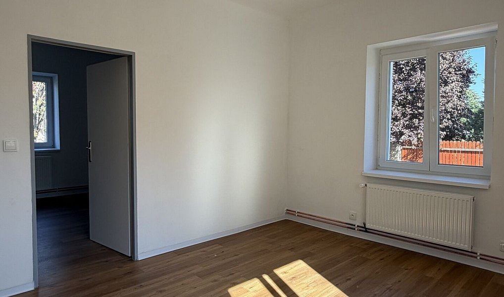 Pronájem bytu 3+kk 96 m², Vroutek – náhled fotky 8