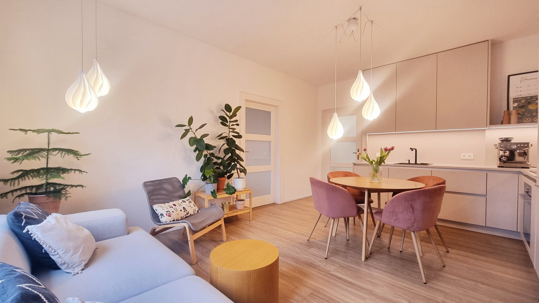 Pronájem bytu 2+kk 62 m² — photo 2