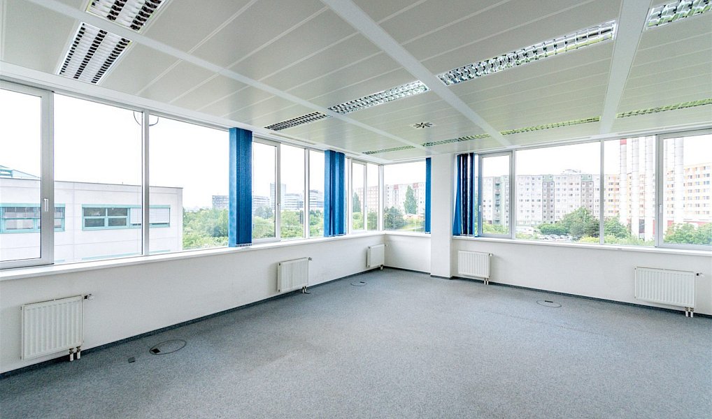 Pronájem kanceláře 331 m², Ořech – náhled fotky 4