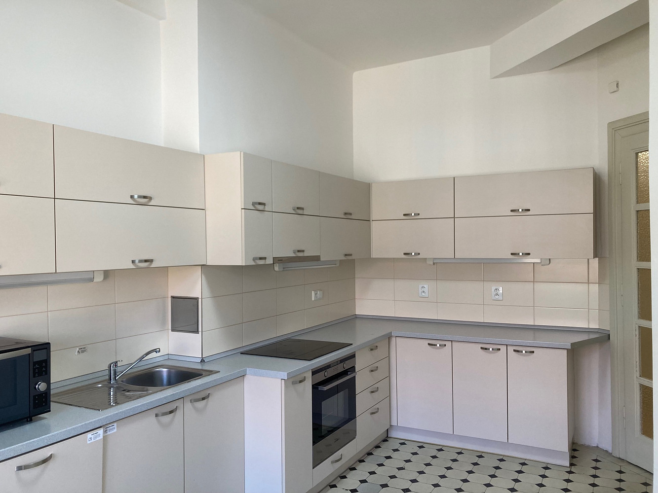 Pronájem bytu 3+1 113 m² — photo 2