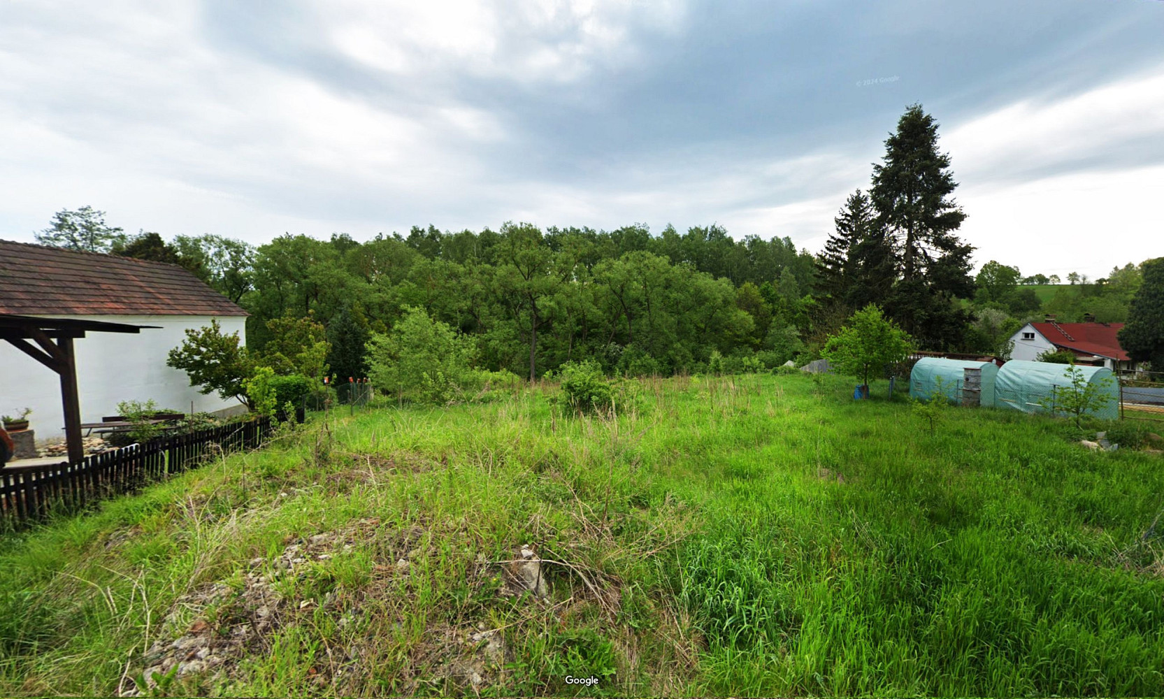 Prodej stavebního pozemku 1 761 m² – fotografie 2