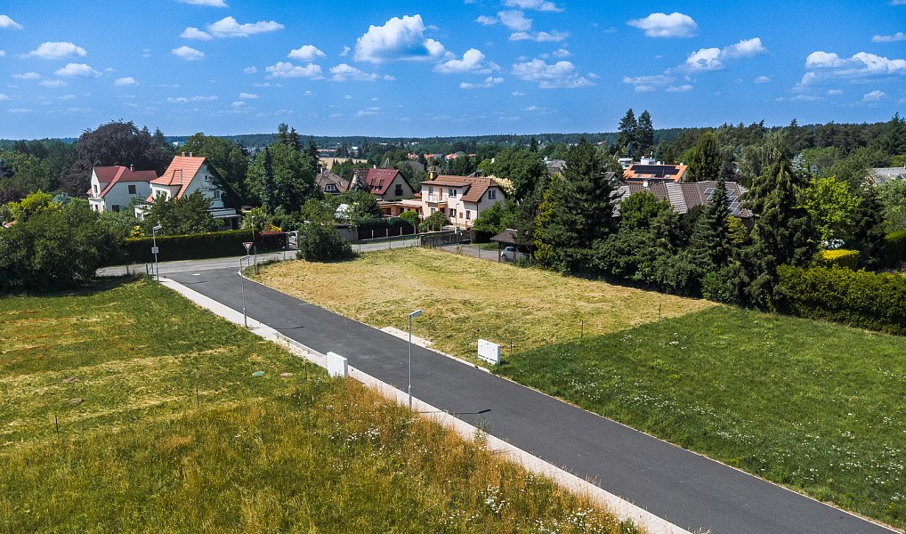 Prodej stavebního pozemku 801 m², Louňovice – náhled fotky 2