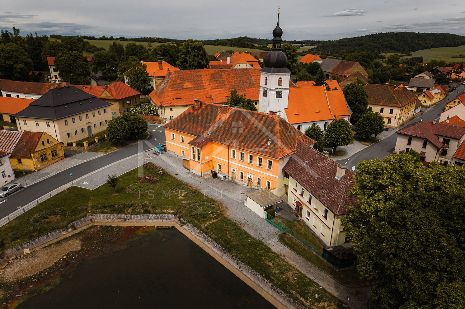 Prodej komerčního objektu (jiného typu) 718 m²