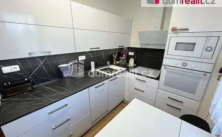 Pronájem bytu 3+1 70 m², náměstí Republiky, Uherské Hradiště