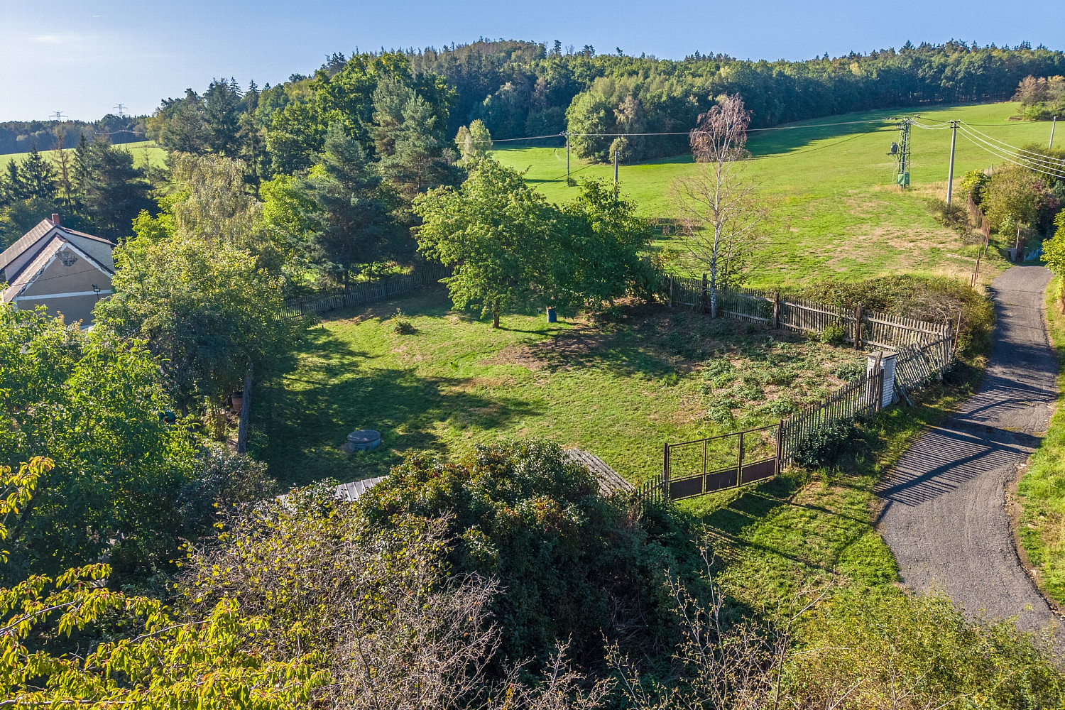 Prodej stavebního pozemku 822 m² – fotografie 3