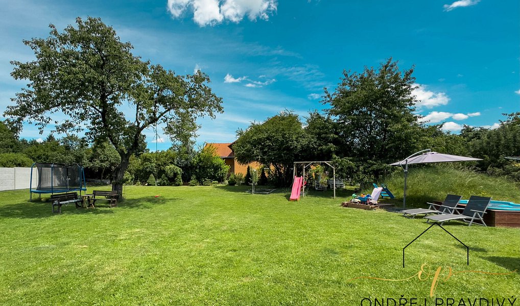 Prodej stavebního pozemku 770 m², Praha – náhled fotky 2