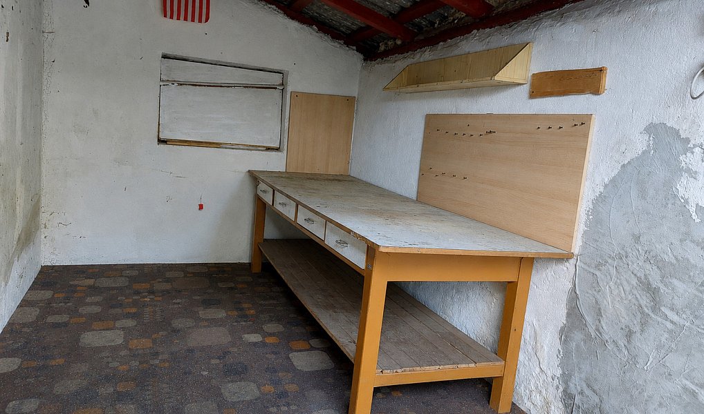 Garáž s dílnou 38 m2 na vlastním pozemku 93 m2, Okříšky – náhled fotky 5