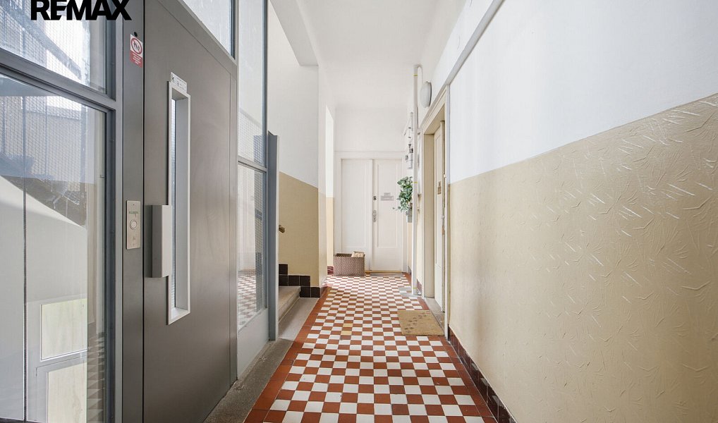 Prodej bytu 1+1 59 m², Praha – náhled fotky 14
