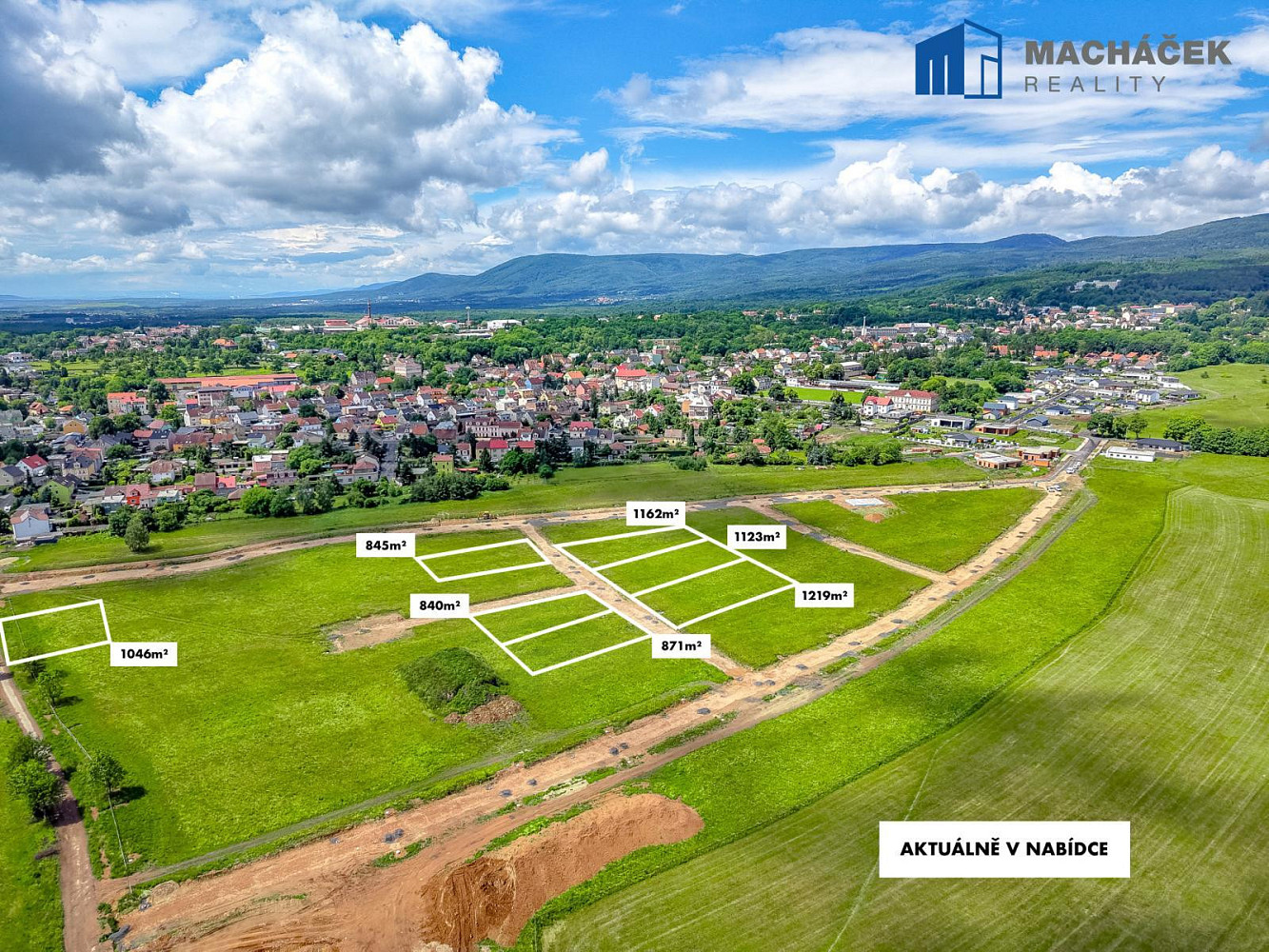Prodej stavebního pozemku 1 123 m² – pohled 3
