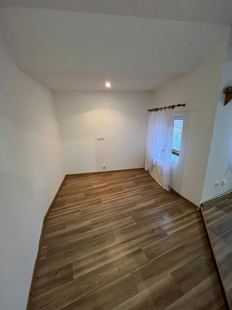Pronájem bytu 2+kk 53 m² – pohled 3