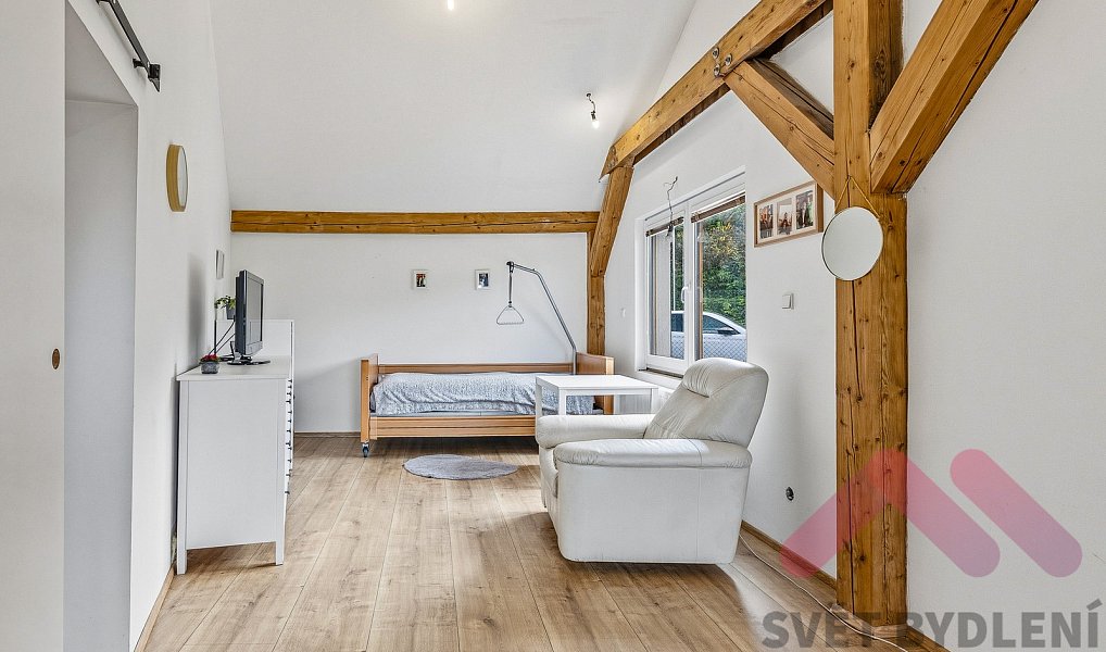 Prodej domu 300 m² s pozemkem 1 066 m², Tehov – náhled fotky 10