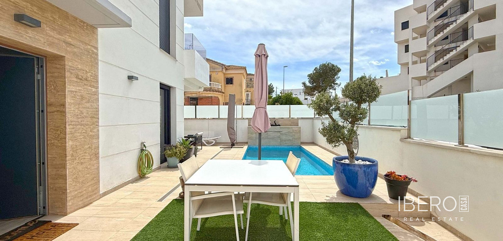 Prodej domu 190 m² s pozemkem 176 m² - Vista 5