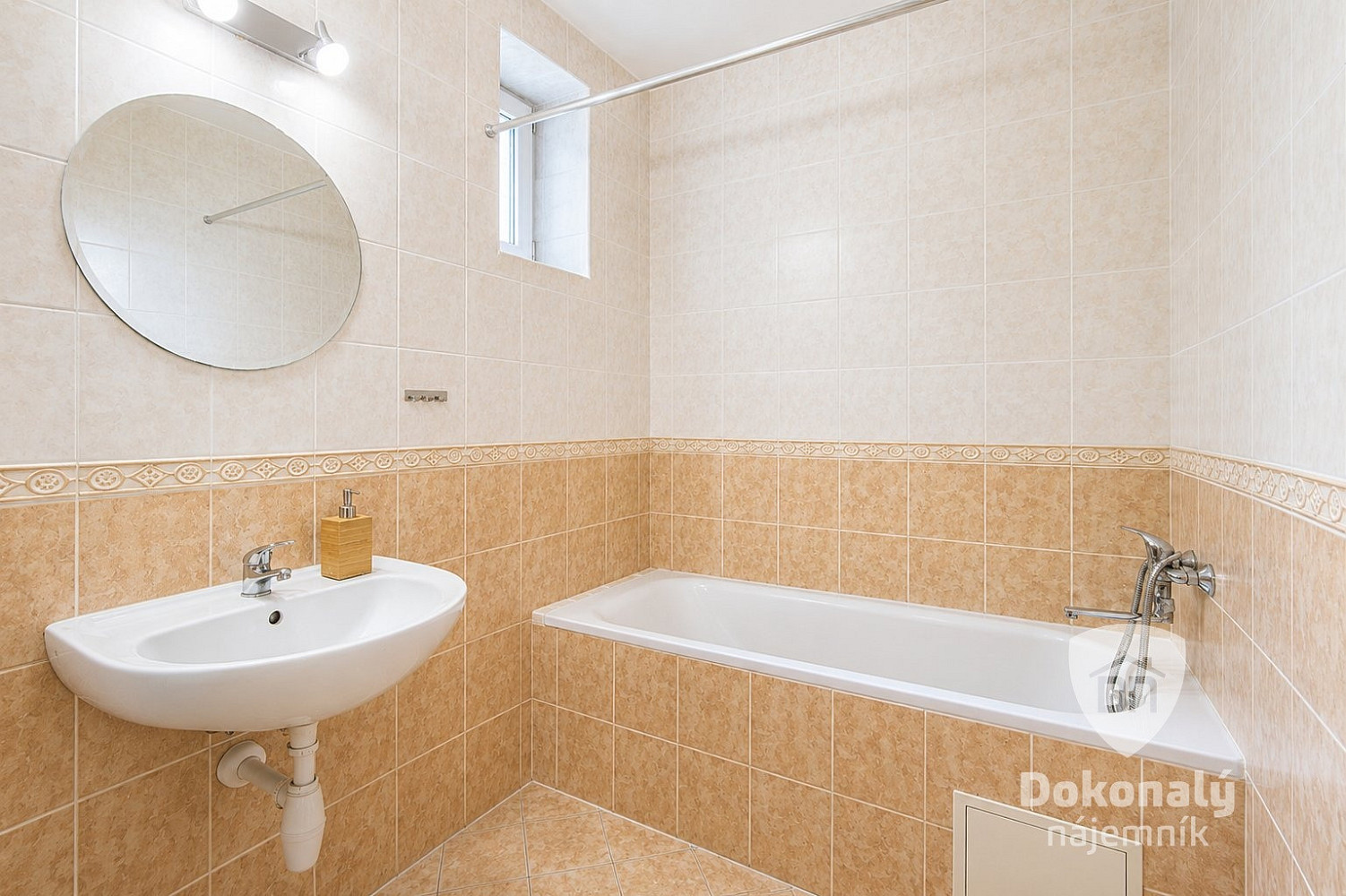 Pronájem bytu 1+kk 50 m² - Widok 2