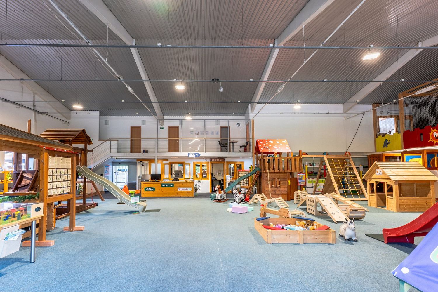 Prodej obchodních prostor 1 200 m² – fotografie 4