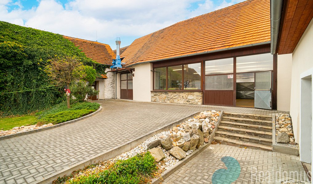 Prodej výrobních prostor 1 075 m², Babice – náhled fotky 5