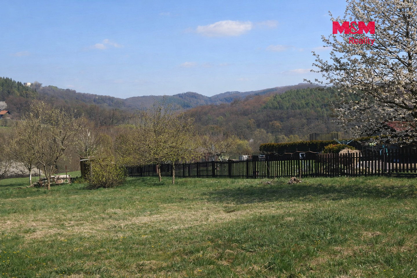 Prodej stavebního pozemku 993 m² – fotografie 5